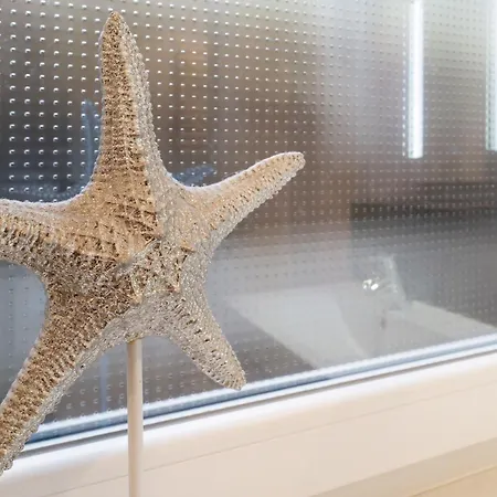 Schuetzenstrasse 15 La *